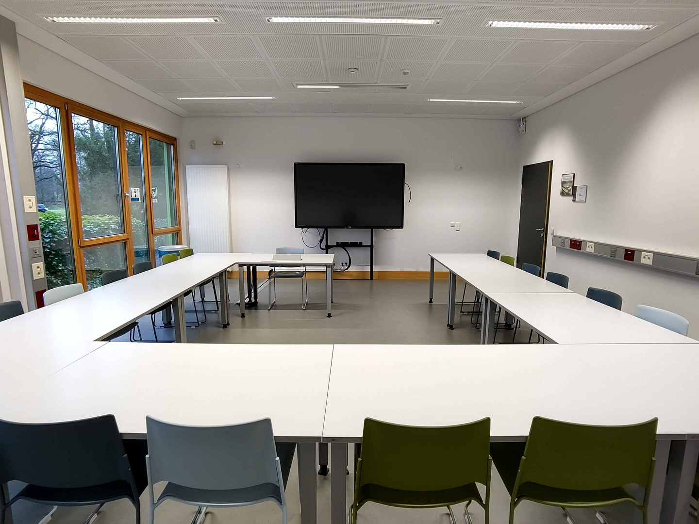 Seminar room 2 (Lab Centre, building 110, room 06) 