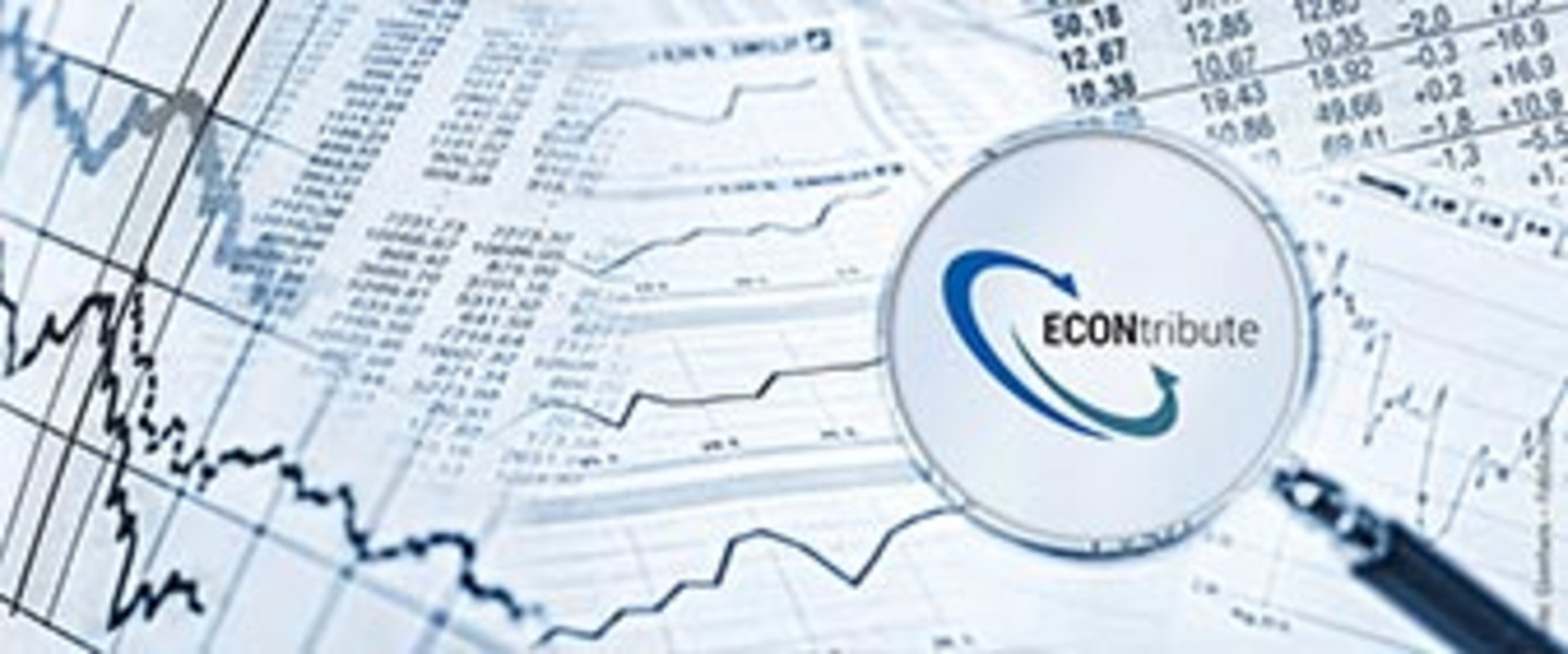 Blätter mit Tabellen, Charts und Kurven, in einer Lupe das Econtribute-Logo