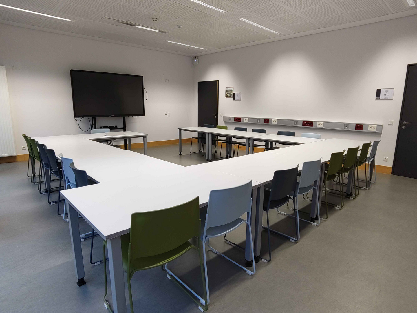 Seminar room 2 (Lab Centre, building 110, room 06) 