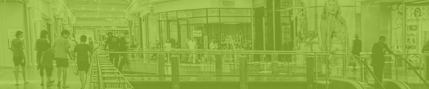 hinter wisogrünem, transparentem Overlay: Passanten in einer Shopping-Mall