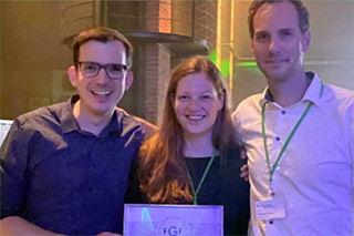 WiSo researchers Matthias Schulz, Johanna Kuske and Christian Schwens with the award certificate for the Entrepreneurship Research Newcomer Award 2022